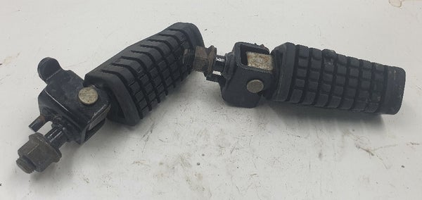 Step front FR Rh+LH (Kawasaki AR125A 1988) 34028-0050 34028-0049